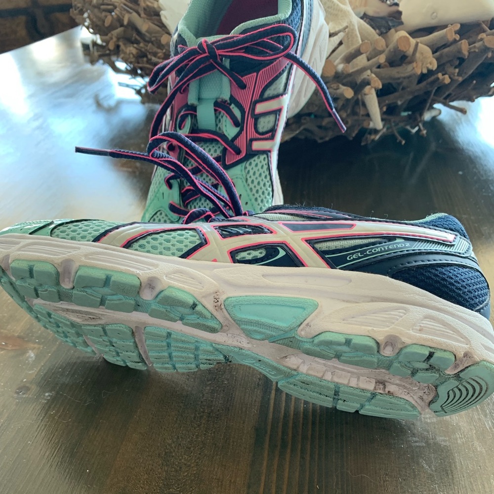 🎆🎆SALE!!!!!!! SIZE 7 ASICS Running shoes!! - Picture 3 of 3